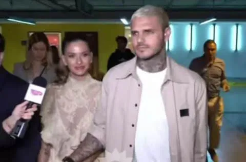 lachina-e-icardi-simpaticos-el-evento-parcos-afuera-del-mismo