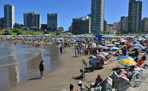 los-turistas-ya-disfrutan-la-temporada-la-ciudad-mar-del-plata