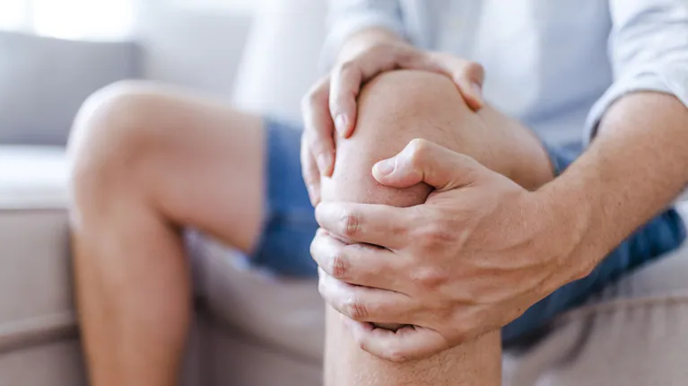 es-necesario-tener-un-diagnostico-certero-sobre-que-provoca-el-dolor-de-rodilla-para-resolver-el-problema-foto-adobe-stock-NDUE2ELQ6RCD7B5BLCD7X3FXMI