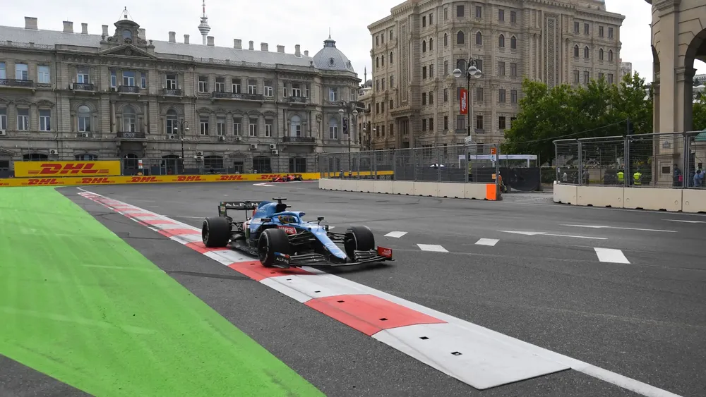 fernando-alonso-azerbaiyan-f1_1crv3af76j42y1bbtnf6a49fau