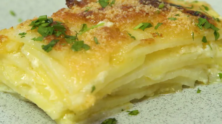 milhojas-papa-guarnicion-crocante-cremosa-KS33BPML2VE63PLJHFJQ5DTOPE